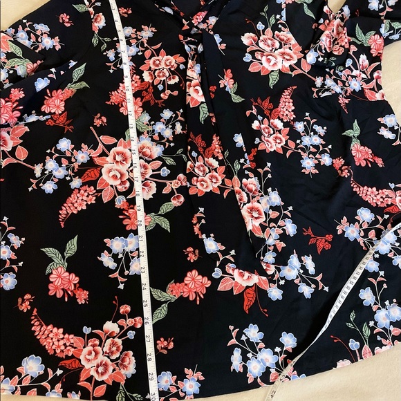 Lane Bryant Floral Tie Front Blouse - Size 22/24 - Picture 8 of 10